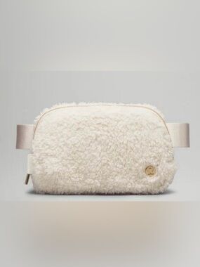 Cream Sherpa Fanny Pack with Gold Accent